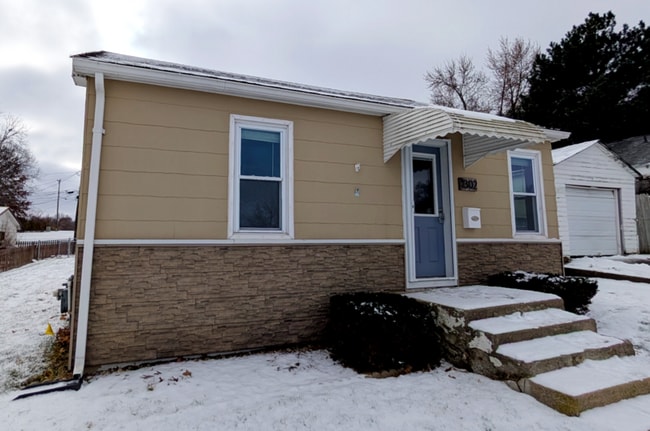 property at 1302 W Robinson St