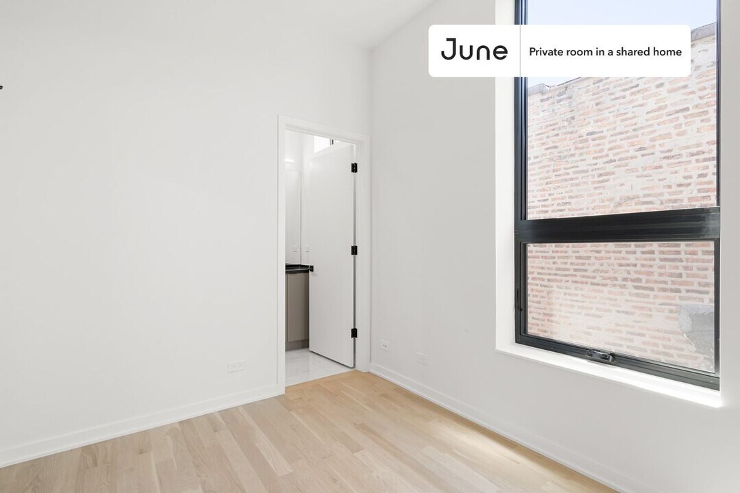 Private bedroom in 4 bed/3 bath Home in Chicago, IL - Building Photo