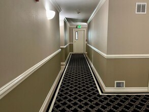 2328 NW Glisan St in Portland, OR - Building Photo - Building Photo