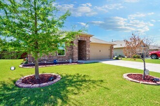 713 Luna Vista Dr in Hutto, TX - Building Photo - Building Photo