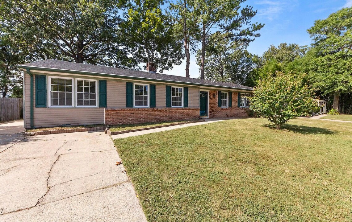 605 Presidential Blvd in Virginia Beach, VA - Building Photo