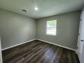 1205 W Ave B in Lampasas, TX - Building Photo - Building Photo