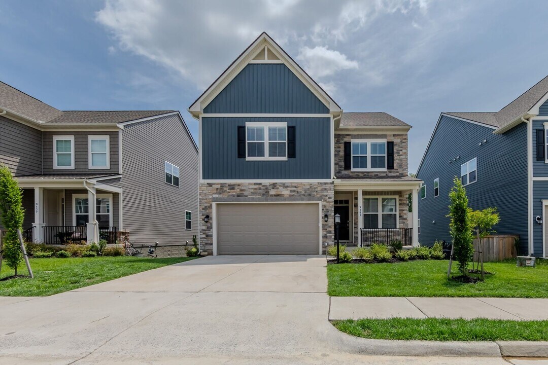 9141 Daydreamer Ct in Toano, VA - Building Photo
