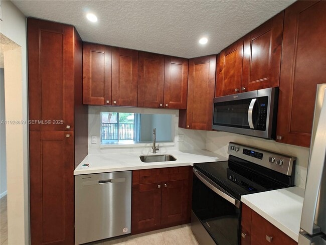 8770 Royal Palm Blvd in Coral Springs, FL - Building Photo - Building Photo