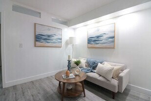 1 SE 12th St in Miami, FL - Building Photo