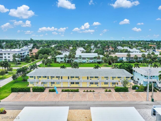 473 12th Ave S in Naples, FL - Building Photo - Building Photo