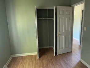 106 Cherrywood Dr in Vine Grove, KY - Building Photo - Building Photo