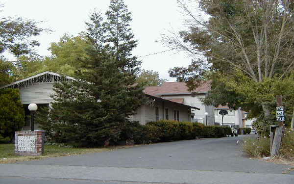 758 Dutton Ave in Santa Rosa, CA - Foto de edificio