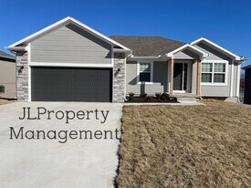 609 Poplar Ct in Belton, MO - Building Photo