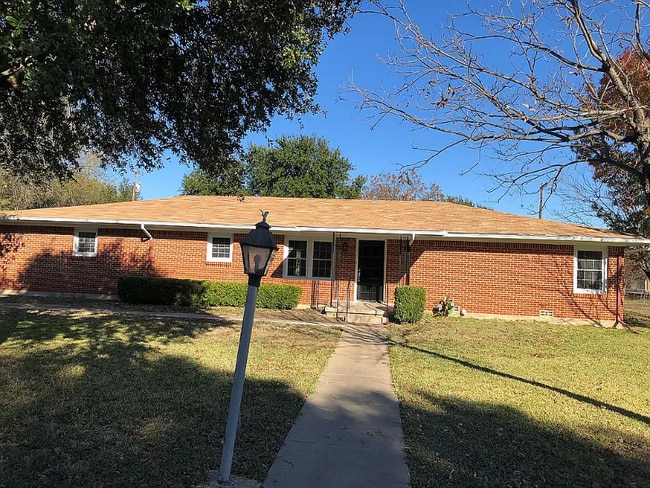 property at 311 Santa Fe Dr