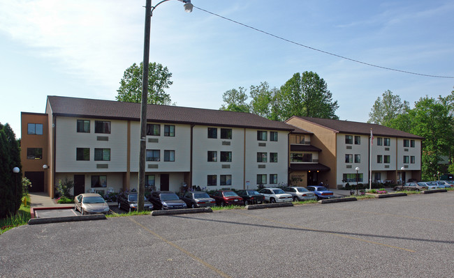 Teays Valley Manor in Scott Depot, WV - Foto de edificio - Building Photo