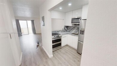 1441 Lincoln Rd, Unit 309 in Miami Beach, FL - Foto de edificio - Building Photo