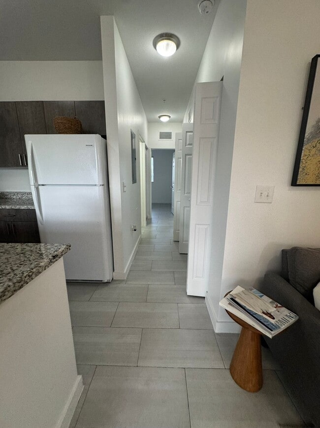 7581 W 4th Ct, Unit A2 in Hialeah, FL - Foto de edificio - Building Photo