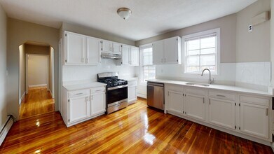 280 McGrath Hwy, Unit 1 in Somerville, MA - Building Photo - Building Photo