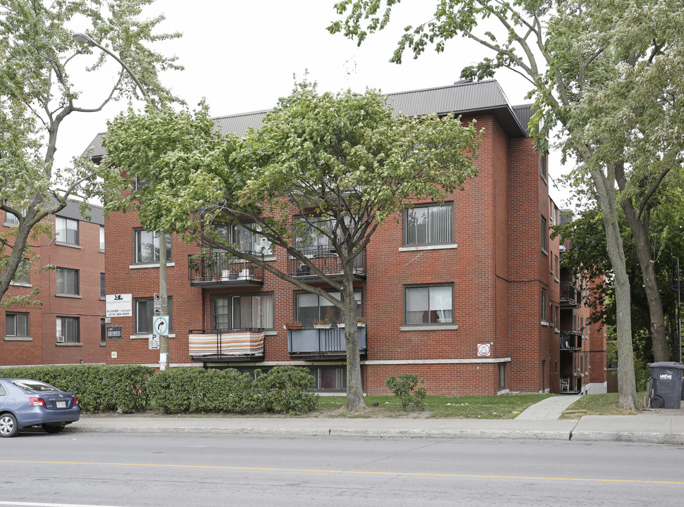 6460 W Sherbrooke O in Montréal, QC - Building Photo