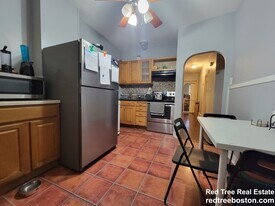 846 Huntington Ave, Unit 1 in Boston, MA - Building Photo