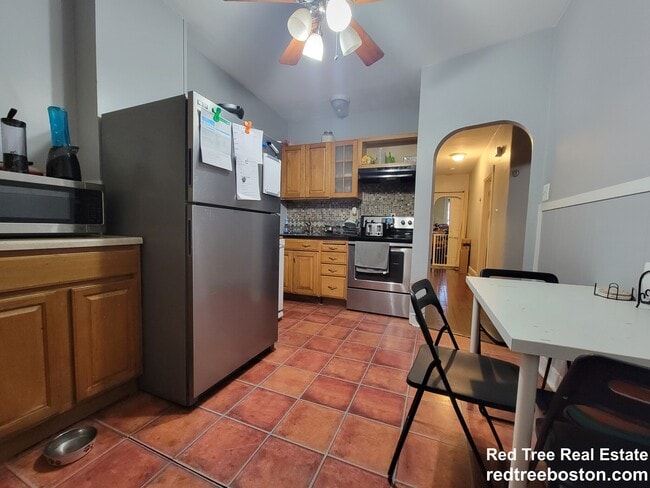 property at 846 Huntington Ave