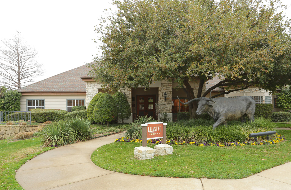 Red River Ranch in Grand Prairie, TX - Building Photo