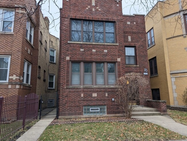 property at 5650 N Spaulding Ave