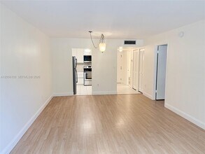 1400 St Charles Pl in Pembroke Pines, FL - Building Photo - Building Photo