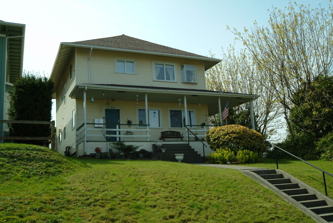 3202 Grand Ave in Everett, WA - Building Photo