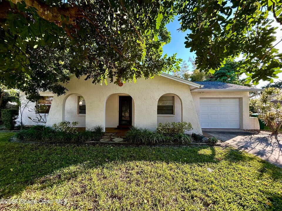 401 Sea Horse Ave in Indialantic, FL - Building Photo