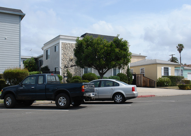 936 Diamond St in San Diego, CA - Foto de edificio - Building Photo