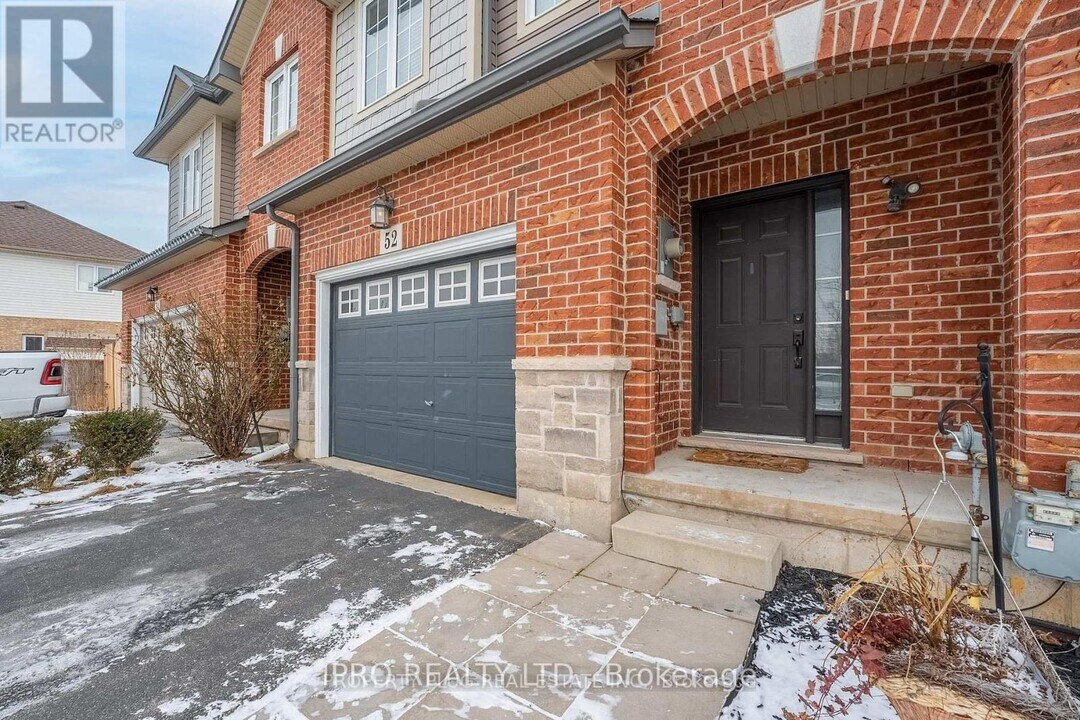 52 Dartmouth Gate in Hamilton, ON - Building Photo