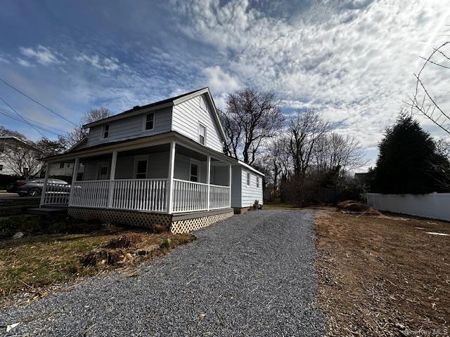 12 Canyon St in Huntington, NY - Building Photo - Building Photo