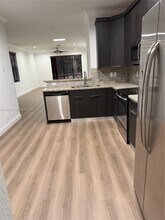 3907 Vista Grove Ln in Weston, FL - Building Photo - Building Photo