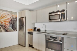 2602 E Hallandale Beach Blvd in Hallandale Beach, FL - Building Photo - Building Photo