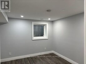 26 Kenninghall Blvd in Mississauga, ON - Building Photo