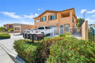110 S Date Ave, Unit 4 in Rialto, CA - Building Photo