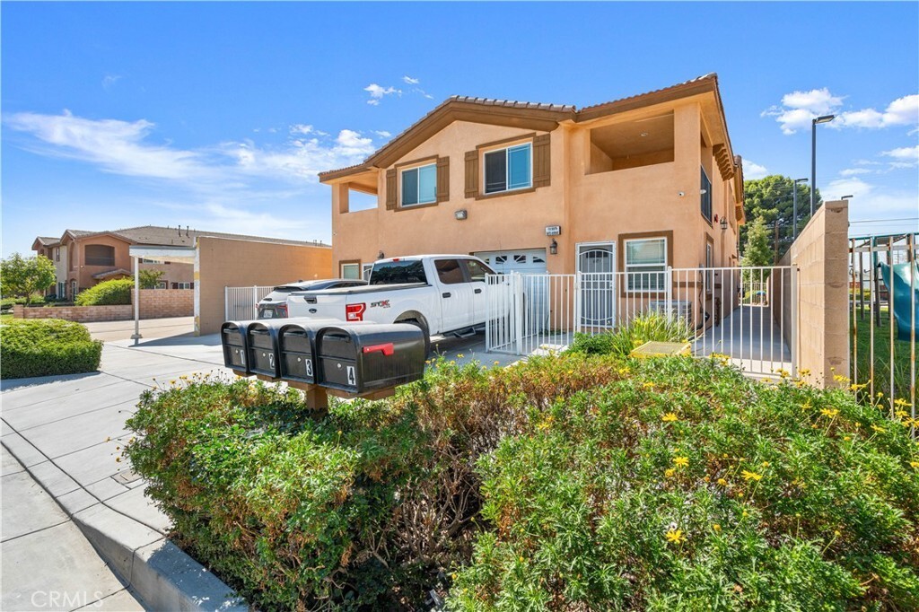 110 S Date Ave, Unit 4 in Rialto, CA - Building Photo