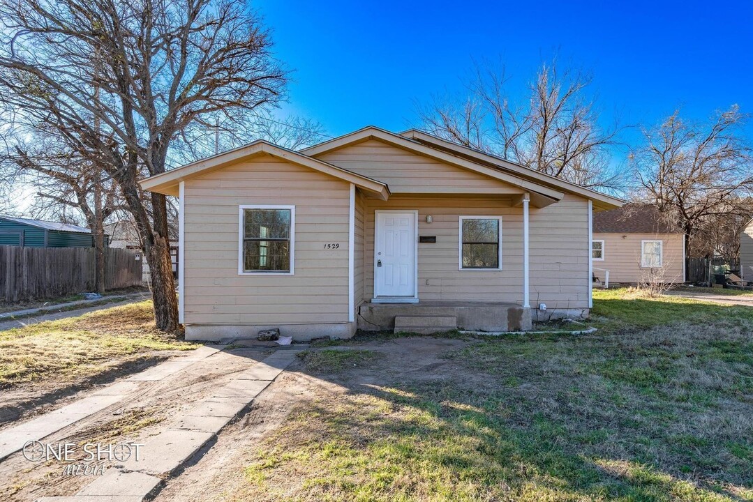 1529 N 11th St in Abilene, TX - Building Photo