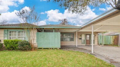 8565 Ridgepoint Dr in Houston, TX - Foto de edificio - Building Photo