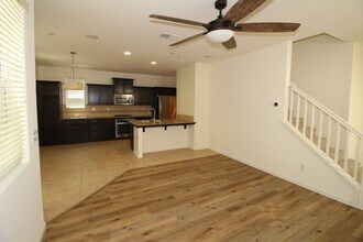 1529 N Rendezvous Way in Clovis, CA - Building Photo - Building Photo