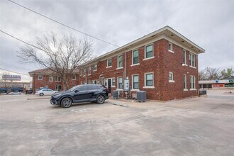 207 NW 23rd St in Oklahoma City, OK - Foto de edificio - Building Photo