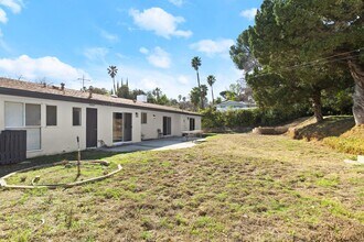20335 Oxnard in Woodland Hills, CA - Foto de edificio - Building Photo