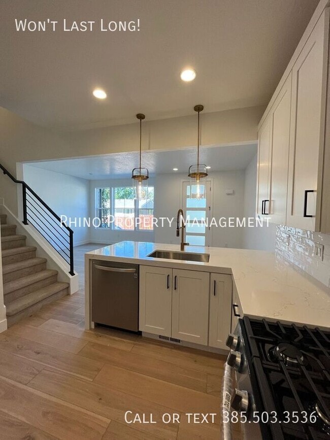 4634 Locust Hls Ct in Holladay, UT - Building Photo - Building Photo