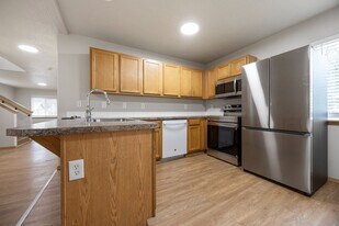 12548 SE Ramona St in Portland, OR - Building Photo