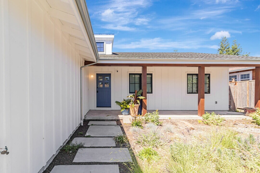 721 5th St E in Sonoma, CA - Foto de edificio