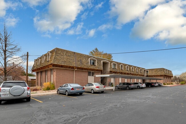 Hawk's Landing in Logan, UT - Foto de edificio - Building Photo