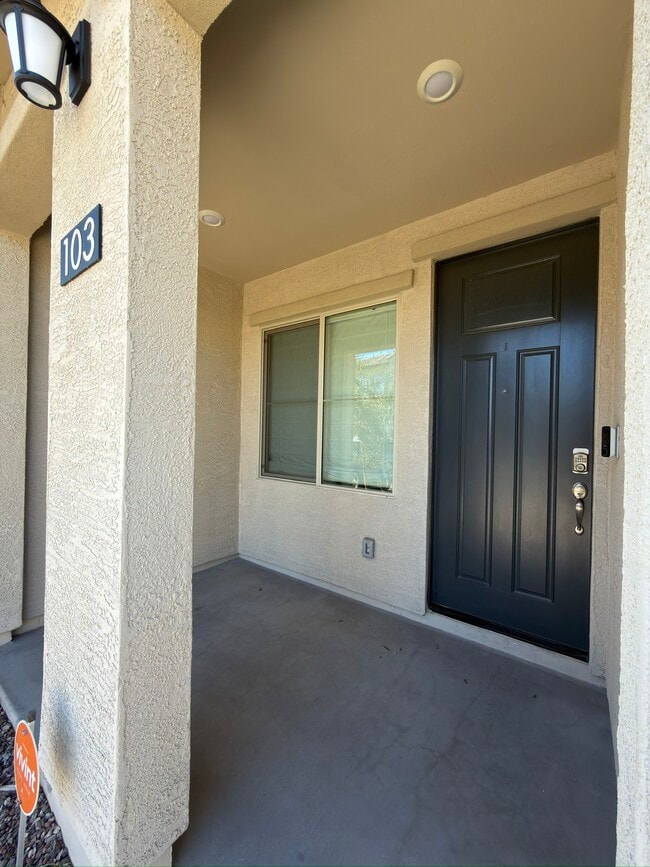 4570 S Renaissance Dr, Unit 103 in Gilbert, AZ - Building Photo - Building Photo