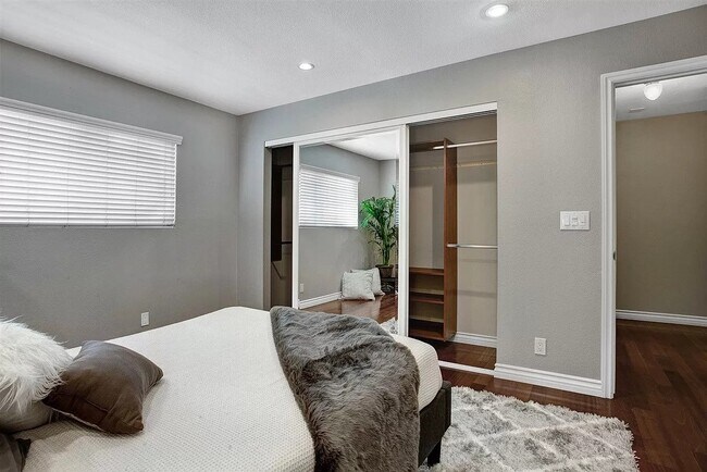 2319 Curlew St, Unit 2 in San Diego, CA - Building Photo - Building Photo