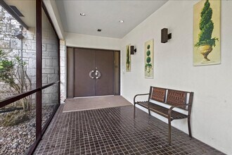 5304 Woodlands Blvd in Tamarac, FL - Building Photo - Building Photo