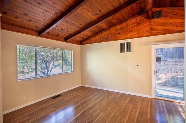 951 Shaws Flat Rd in Sonora, CA - Building Photo - Building Photo