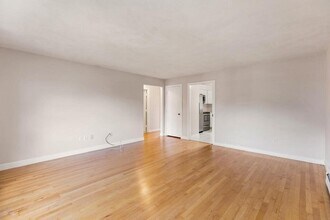 138 Emerson Gardens Rd in Lexington, MA - Building Photo - Building Photo