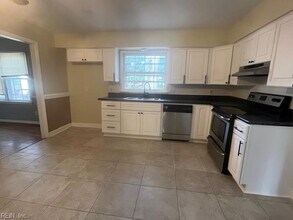 6320 Chestnut Hill Rd in Virginia Beach, VA - Foto de edificio - Building Photo