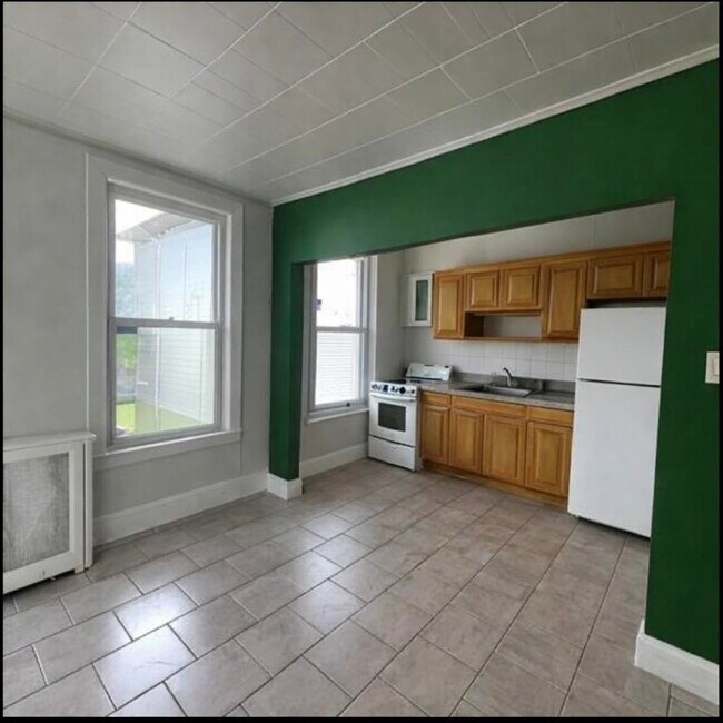 22 Whitman Ave in Jersey City, NJ - Building Photo - Building Photo